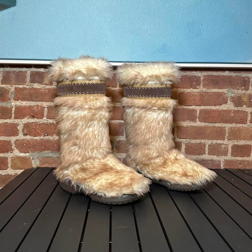 Y2k crocs yeti fur boot